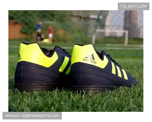 从童年到顶峰 球星小时候的足球鞋见证成长与梦想